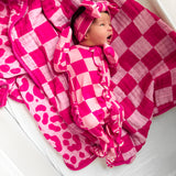 Organic Muslin Quilt in Bubble Gum Checkered x Bubble Gum Leopard