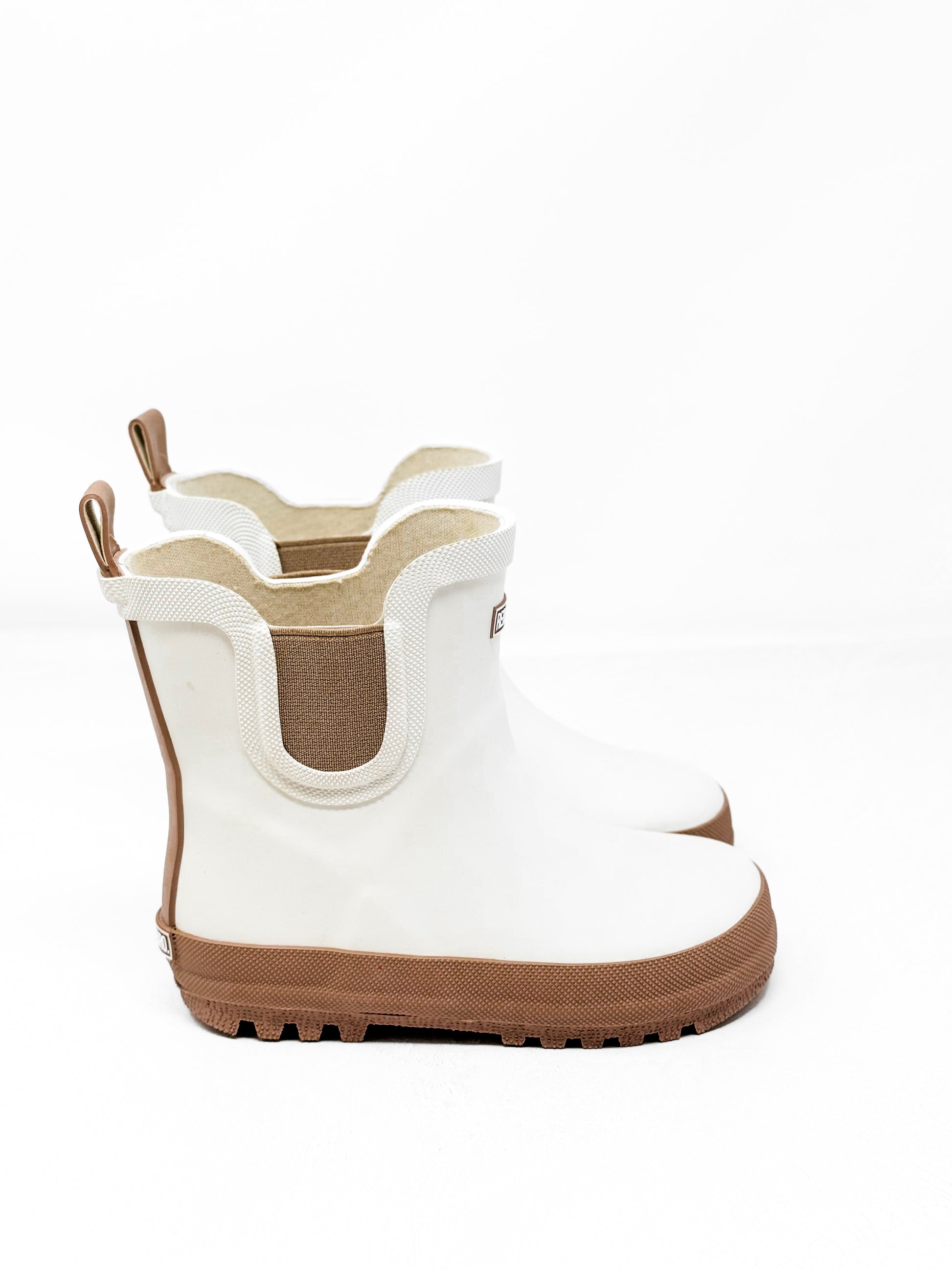 The Core-Classic Midi Boot in White / Taupe