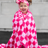 Organic Muslin Quilt in Bubble Gum Checkered x Bubble Gum Leopard