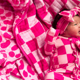 Organic Muslin Quilt in Bubble Gum Checkered x Bubble Gum Leopard
